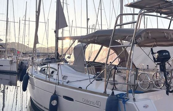 Sailboat Beneteau Oceanis 40 12m