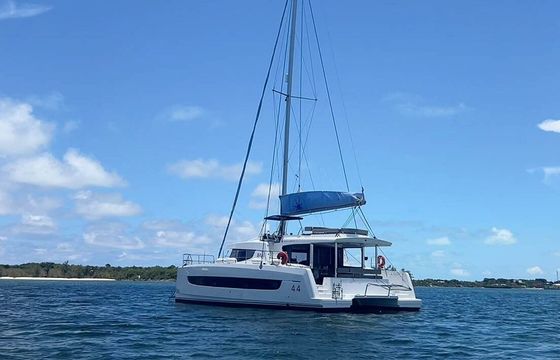 Catamaran Catana Group Bali 4.4 - 4 + 1 cab. 13.75m
