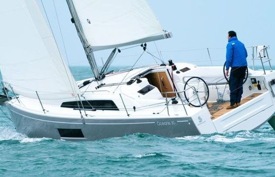 Sailboat Bénéteau Oceanis 30.1 9m