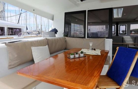 Catamaran Fountaine Pajot Lucia 40 11.73m