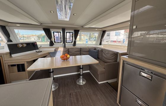 Catamaran Fountaine Pajot Lucia 40 11.73m