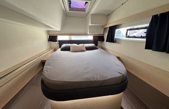 Catamaran Fountaine Pajot Lucia 40 11.73m