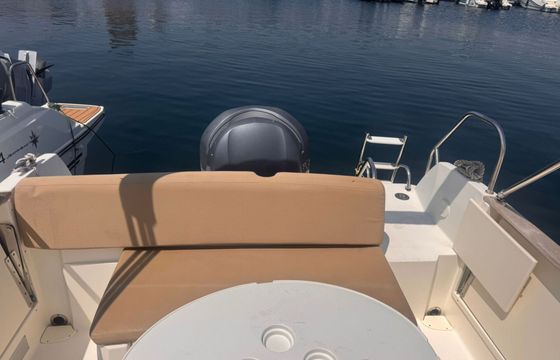 Motorboat Jeanneau Cap Camarat 7.5 225hp