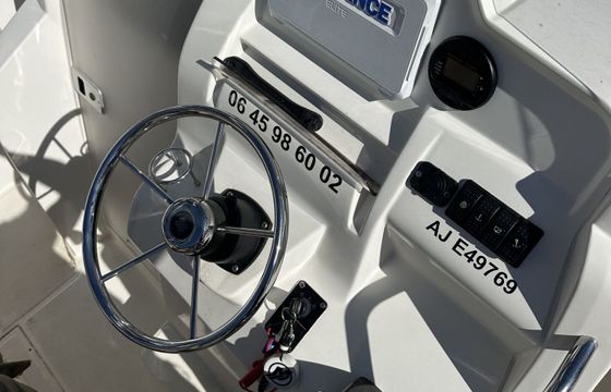 Motorboat Jeanneau Cap Camarat 7.5 225hp