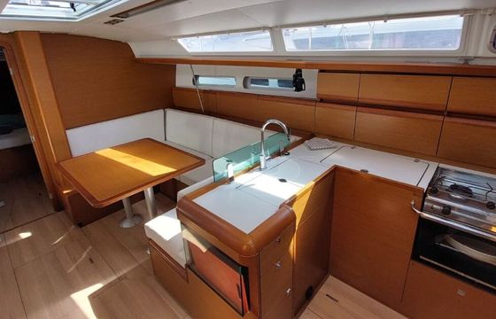 Sailboat Jeanneau Sun Odyssey 419 12m