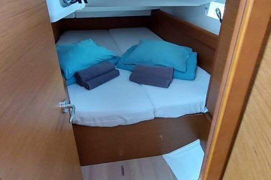 Sailboat Jeanneau Sun Odyssey 419 12m