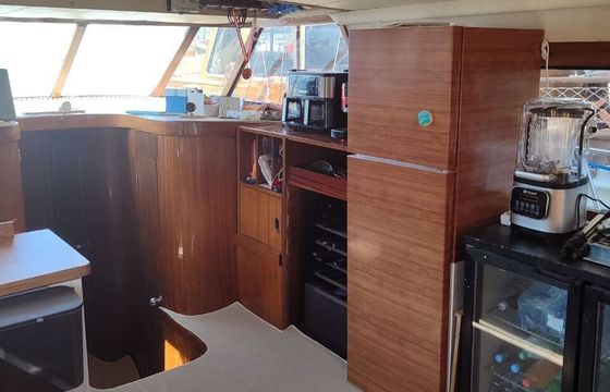 Motor yacht Gurmeyat with Jacuzzi 150hp