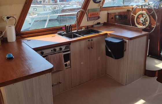 Motor yacht Gurmeyat with Jacuzzi 150hp