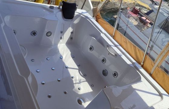 Motor yacht Gurmeyat with Jacuzzi 150hp