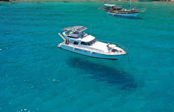 Motor yacht Gurmeyat with Jacuzzi 150hp