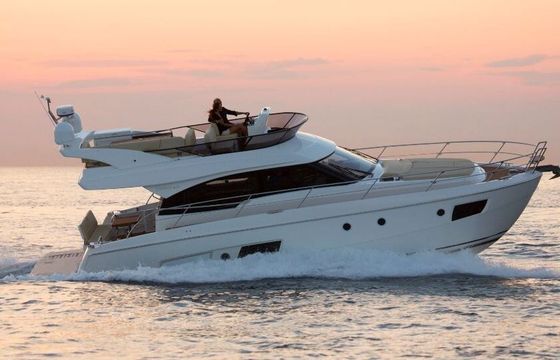 Motor yacht Bavaria Yachtbau Bavaria Virtess 420 Fly 870hp