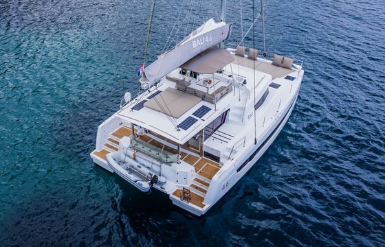 Catamaran Catana Group Bali 4.6 - 5 + 2 cab. 14m