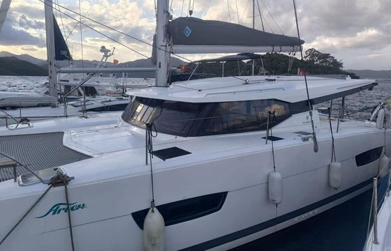 Catamaran Fountaine Pajot Isla 40 11m