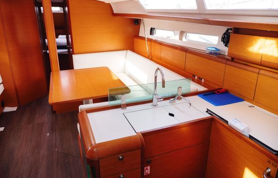 Sailboat Jeanneau Sun Odyssey 449 13.76m