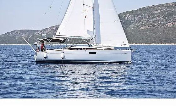 Sailboat JEANNEAU SUN ODYSSEY 349 10.34m