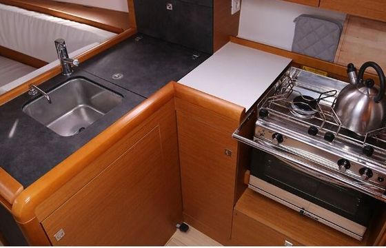 Sailboat JEANNEAU SUN ODYSSEY 349 10.34m