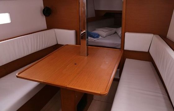 Sailboat JEANNEAU SUN ODYSSEY 349 10.34m