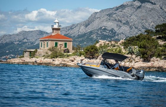 Motorboat Quicksilver 675 200hp