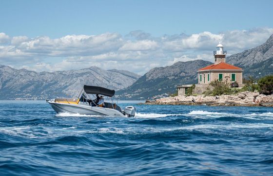Motorboat Quicksilver 675 200hp