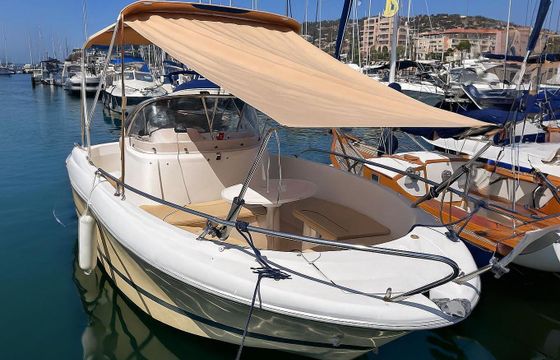 Motorboat Jeanneau Cap Camarat 635 open 140hp