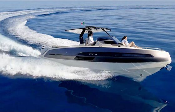 Motorboat Invictus GT280s 400hp