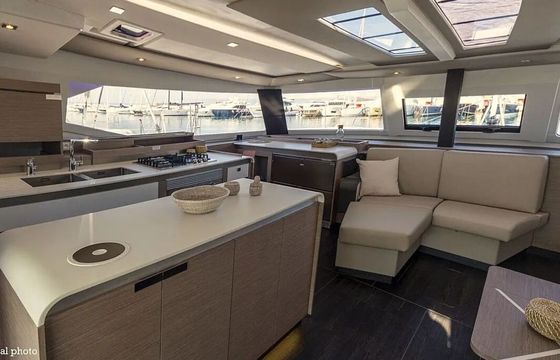 Catamaran Fountaine Pajot Aura 51 15m