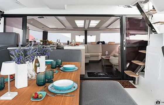 Catamaran Fountaine Pajot Aura 51 15m