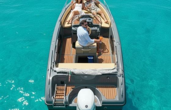 Motorboat from capri day tour scar next 150 cv 150hp