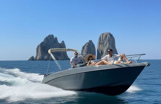 Motorboat from capri day tour scar next 150 cv 150hp