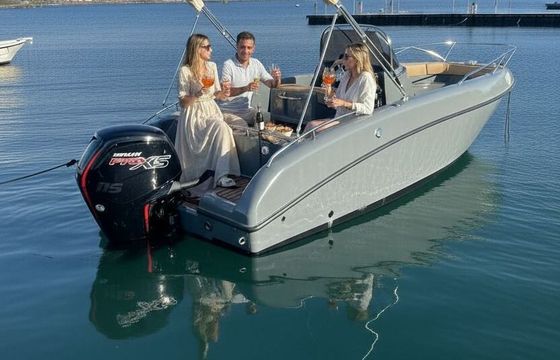 Motorboat from capri day tour scar next 150 cv 150hp