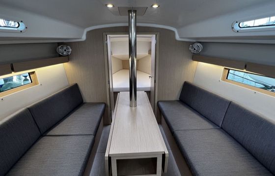 Sailboat OCEANIS 34 QR 10m