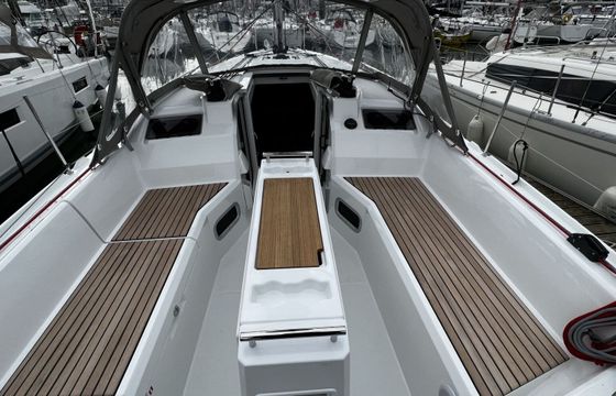 Sailboat OCEANIS 34 QR 10m