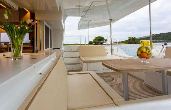 Catamaran Lagoon 450 F Luxury 13.96m