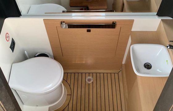 Motorboat De Antonio D28 350hp