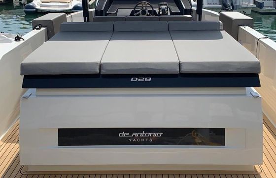Motorboat De Antonio D28 350hp