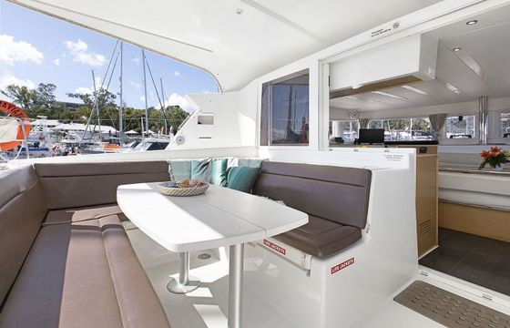 Catamaran LAGOON 421 12.6m