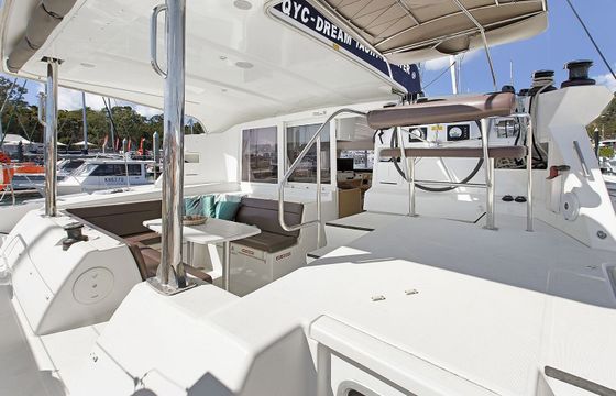 Catamaran LAGOON 421 12.6m