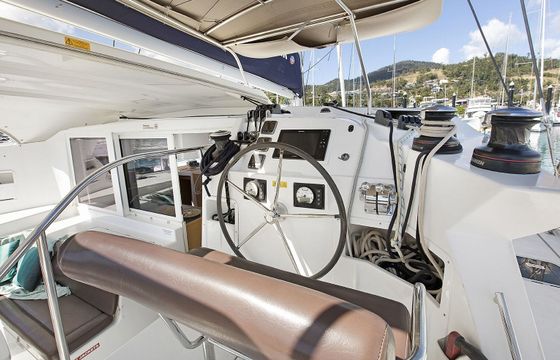 Catamaran LAGOON 421 12.6m