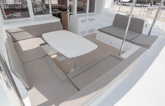 Catamaran Lagoon-Bénéteau Lagoon 450 F - 4 + 2 cab. 13.96m