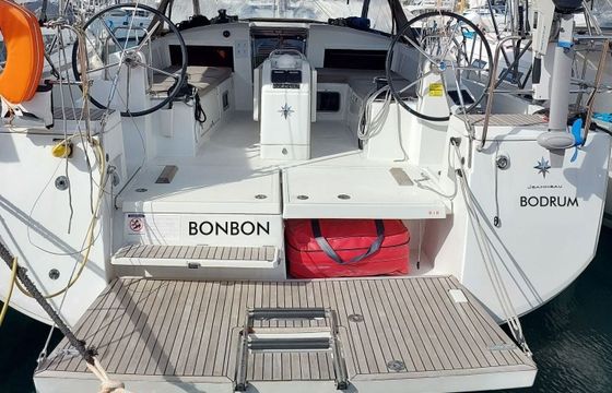 Sailboat Jeanneau Sun Odyssey 440 13m