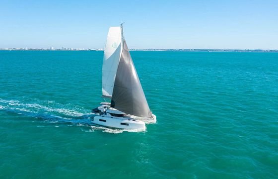 Catamaran Lagoon-Bénéteau Lagoon 38 - 4 cab. 13m