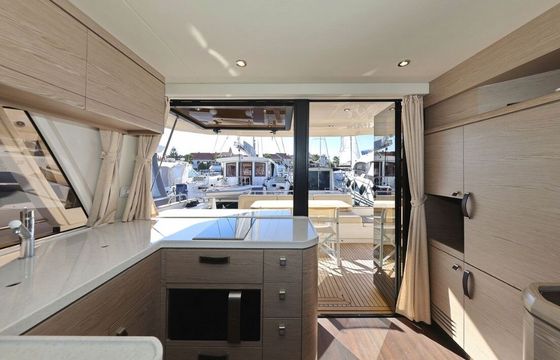 Motorboat Greenline  48 Fly