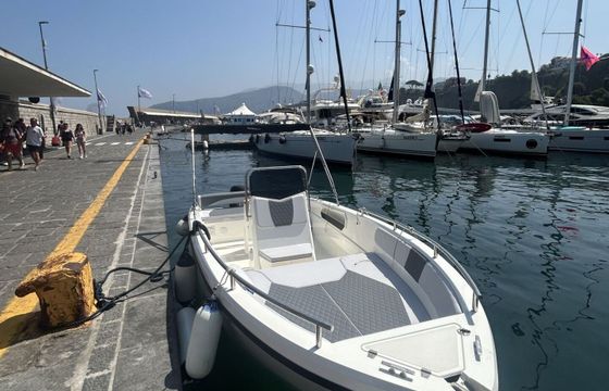 Motorboat Kolmarine Barca a motore 6mt 40hp