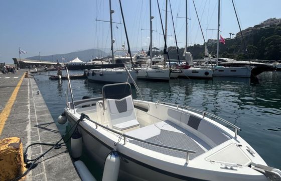 Motorboat Kolmarine Barca a motore 6mt 40hp