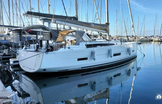 Sailboat Dufour 430 13m