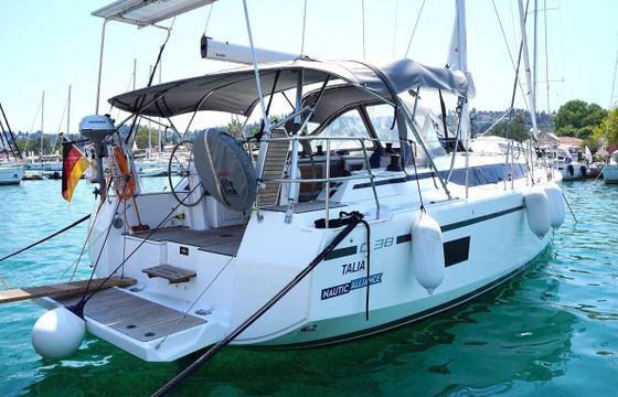Sailboat Bavaria Yachtbau Bavaria C38 11m