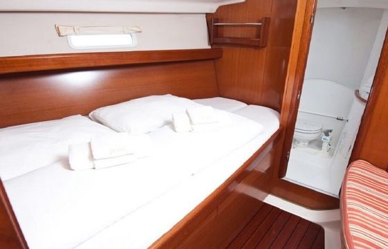 Sailboat Beneteau 393 Oceanis Clipper 12m