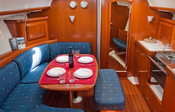 Sailboat Beneteau 393 Oceanis Clipper 12m