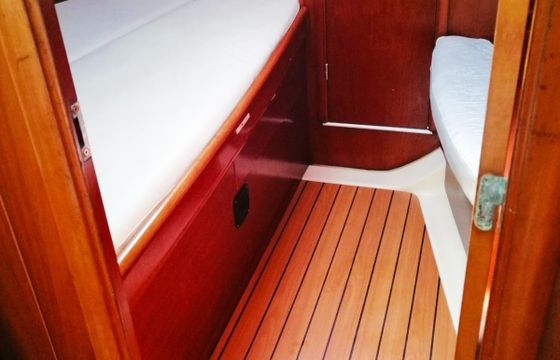 Sailboat Beneteau 393 Oceanis Clipper 12m