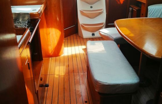 Sailboat Beneteau 393 Oceanis Clipper 12m